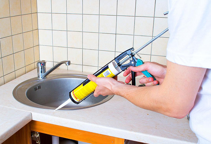 廚房水槽邊緣滲水全攻略 | 維修技巧+安裝避坑指南